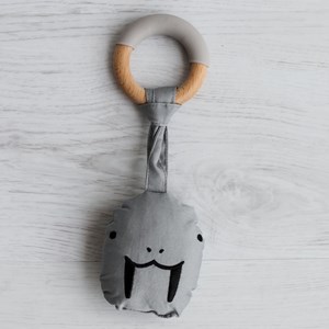 Anneau de dentition peluche animal gris