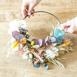 Couronne murale de fleurs séchées hélène