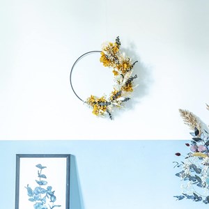 Couronne murale de fleurs séchées horten