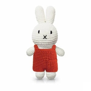 Poupée miffy au crochet salopette rouge