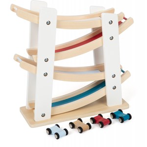 Ce circuit de voiturettes en bois