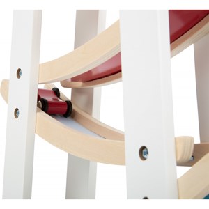 Ce circuit de voiturettes en bois