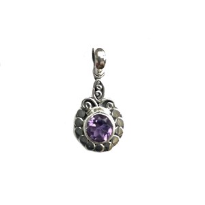 Pendentif en argent et amethyste facetté