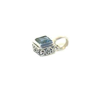 Pendentif topaze bleue