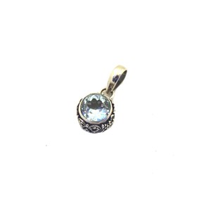 Pendentif topaze bleue