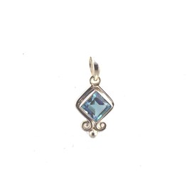 Pendentif topaze bleu facetté