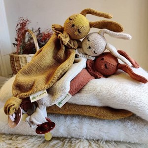 Doudou attache tétine lapin caramel