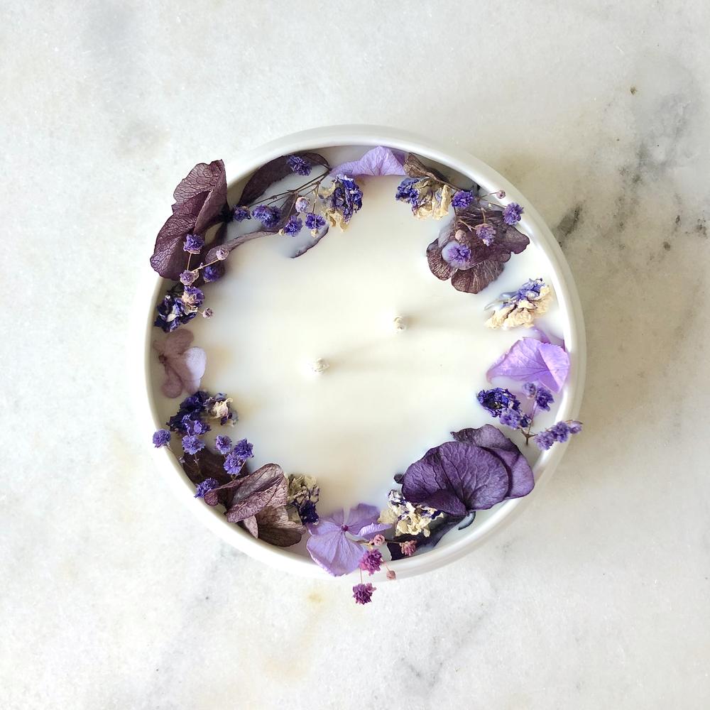 Bougie en pot fleuri – Violette - Mes p'tites mèches