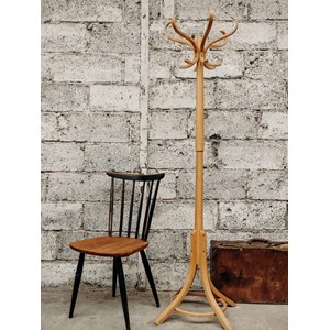 Albert, le porte manteaux en bois n°46
