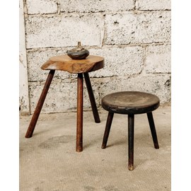 Regis, le tabouret tripode en bois n°409