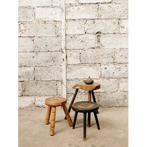 Regis, le tabouret tripode en bois n°409