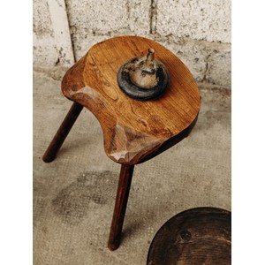 Regis, le tabouret brutaliste n°410