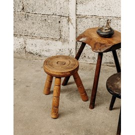 Regis, le tabouret en bois gravé n°411