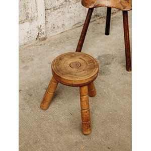 Regis, le tabouret en bois gravé n°411