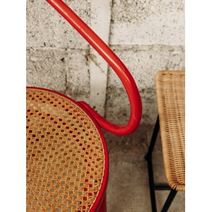Ernest, le fauteuil rouge en bois n°58