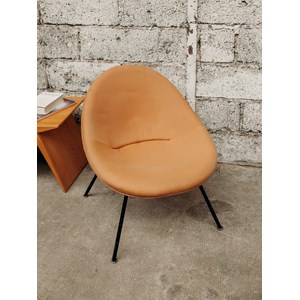 Jakob, le fauteuil orange en tissu n°286