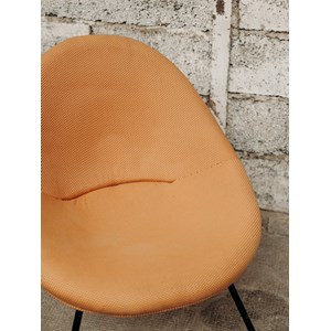 Jakob, le fauteuil orange en tissu n°286