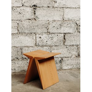 Axel, le tabouret en bois massif n°369