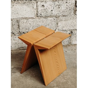 Axel, le tabouret en bois massif n°369