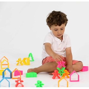 Personnages et maisons à empiler en sili