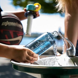 Gourde filtre à eau lifestraw play