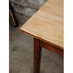 Romy, la table à manger en bois n°237