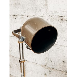 Julia, la lampe à poser en métal n°171