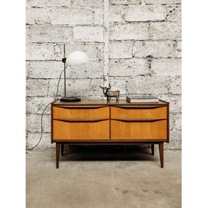 Julia, la lampe à poser en métal n°173