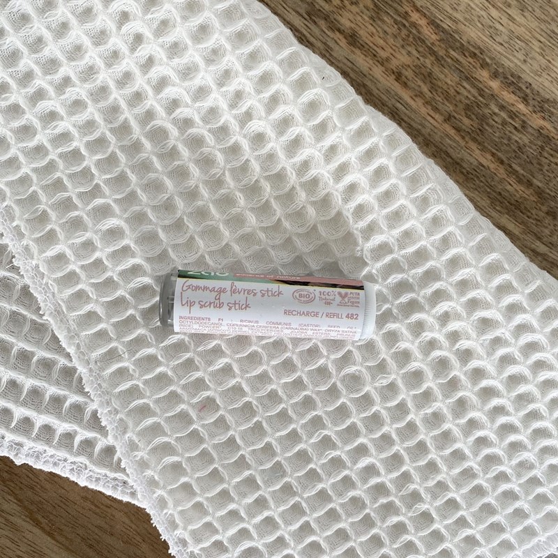 Gommage lèvres en stick rechargeable