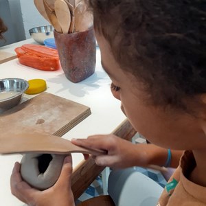 Crée un masque en céramique à Paris
