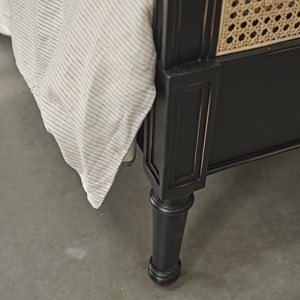 Lit en bois massif et cannage 160 cm