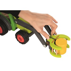 Tracteur avec remorque à foin