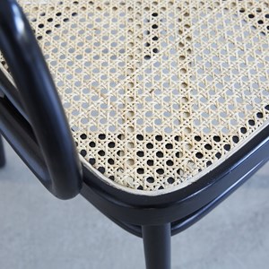 Lot 2 chaises accoudoirs acajou cannage