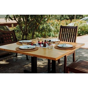 Table de jardin avec seau à glace-alpes