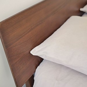 Lit en bois de mindi