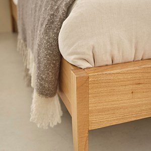 Lit en bois de mindi