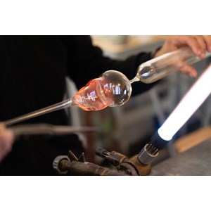 Atelier - soufflage du verre - bordeaux