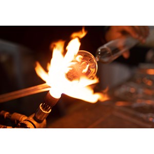 Atelier - soufflage du verre - bordeaux