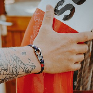 Bracelet mousqueton escalade homme phare