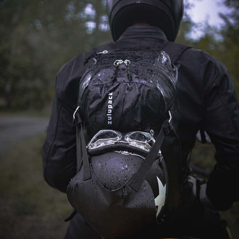 Un sac à dos pour homme parfait pour faire de la moto