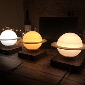 Globe saturne 3d en lévitation base bois