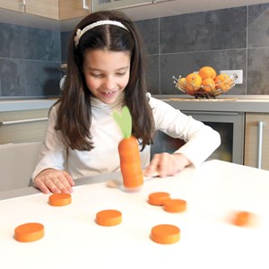 Jeu en bois coupe la carotte