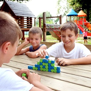 Jeu de stratégie connecting cubes