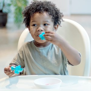 Fourchette et cuillère faciles à tenir