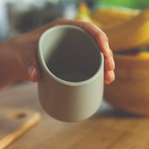 Gobelet bébé en silicone vert amande