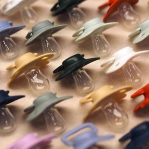 Lot 2 sucettes anatomique silicone 6m+