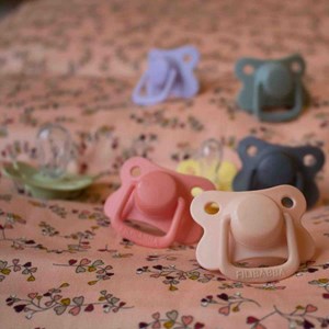 Lot 2 sucettes anatomique silicone 6m+