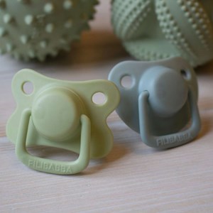 Lot 2 sucettes anatomique silicone 6m+