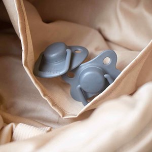 Lot 2 sucettes anatomique silicone 6m+