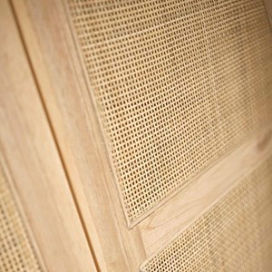 Armoire en bois de mindi et cannage